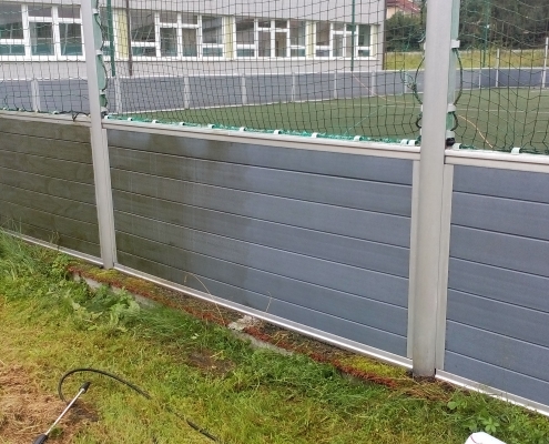 Isokor - čistenie futbalového ihriska pri SOŠ v Čadci