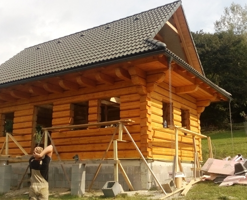 Isokor - výbrus a náter novej drevenice