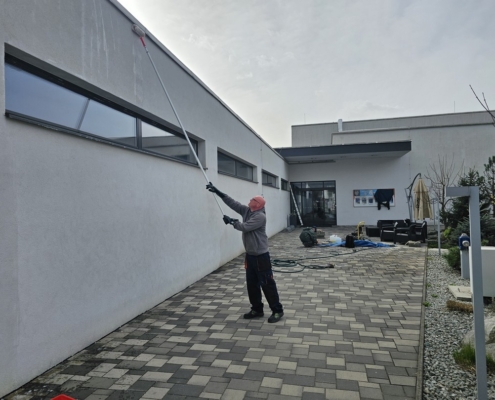 chémia na čistenie fasády