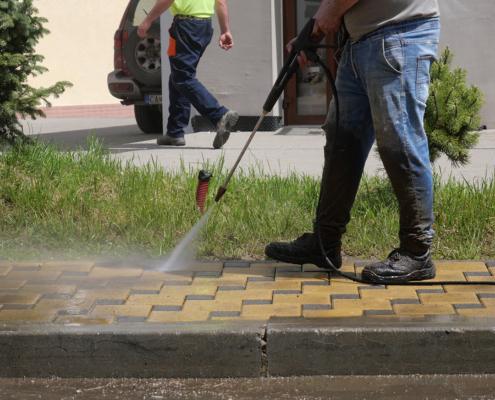 čistenie zámkovej dlažby