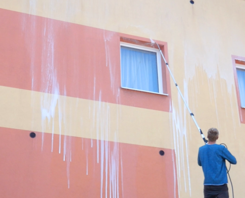 čistenie zateplenej fasády